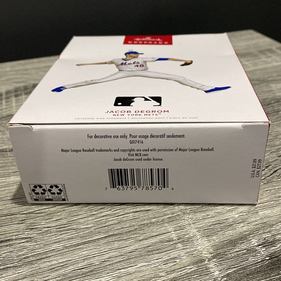 Hallmark | MLB New York Mets: Jacob deGrom (2022) - Keepsake Ornament - Picture 8 of 13